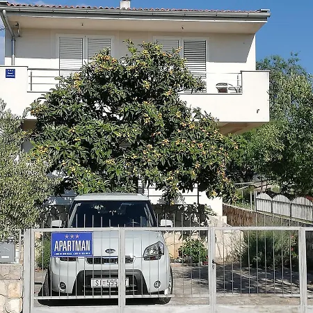 Apartment Dario *